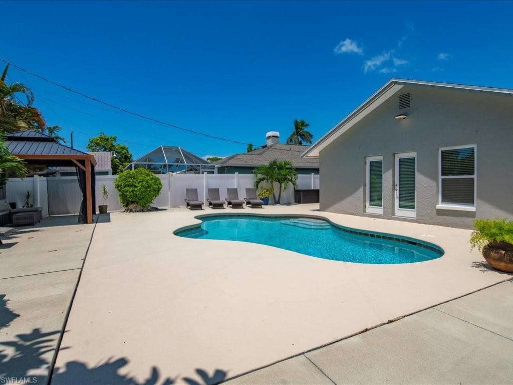 760 100th Ave N, Naples, FL 34108-4