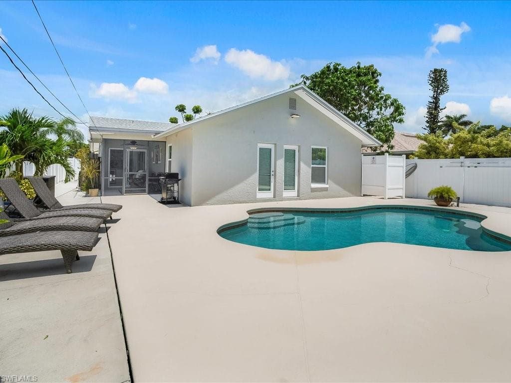 760 100th Ave N, Naples, FL 34108-6