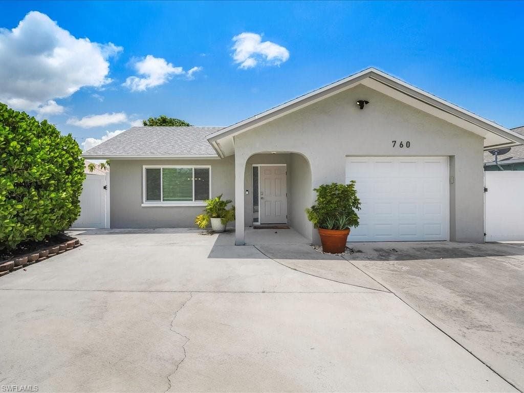 760 100th Ave N, Naples, FL 34108-8