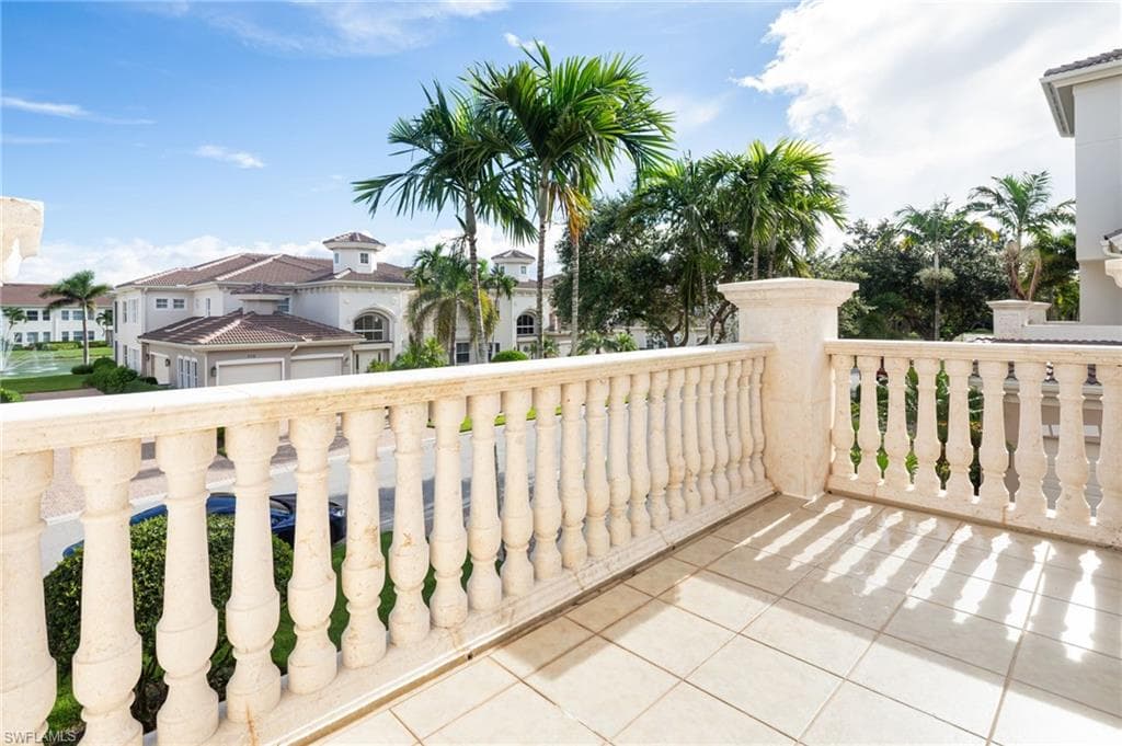 580 Avellino Isles Cir 202, Naples, FL 34119-21