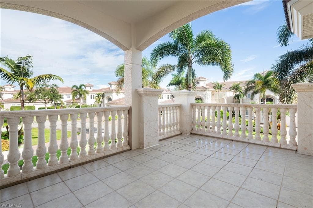 580 Avellino Isles Cir 202, Naples, FL 34119-25
