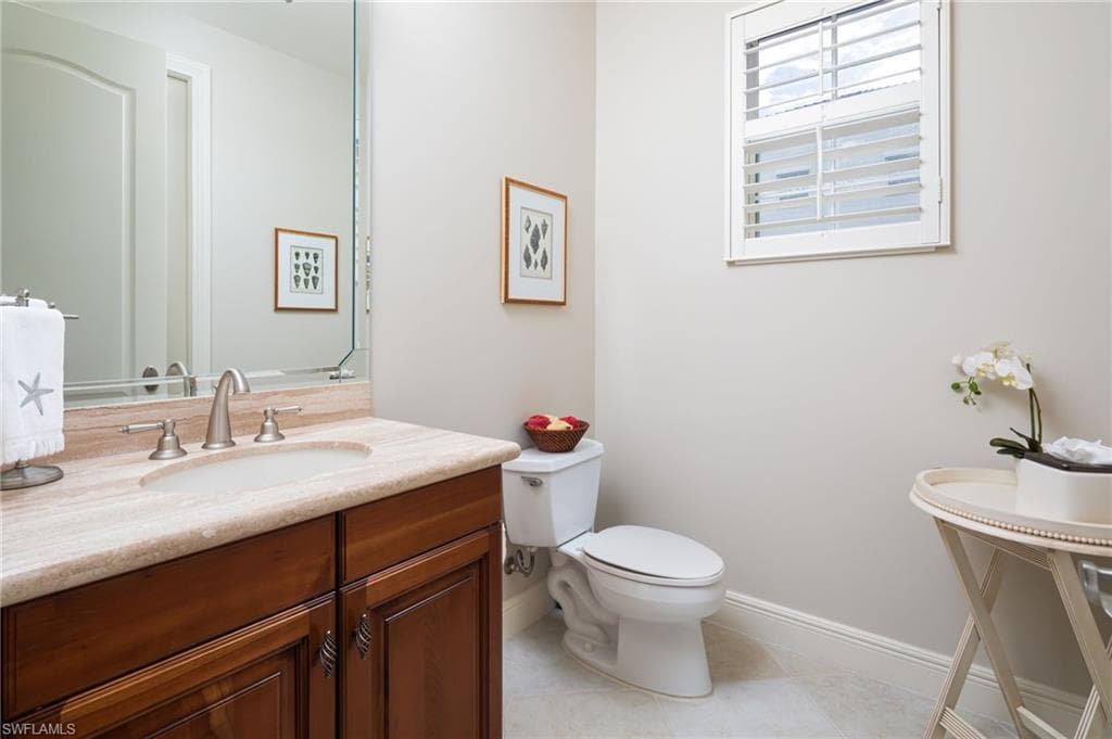 580 Avellino Isles Cir 202, Naples, FL 34119-27