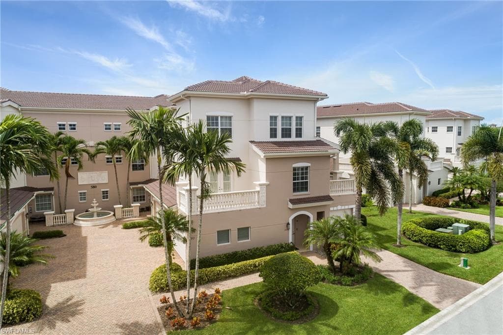 580 Avellino Isles Cir 202, Naples, FL 34119-31