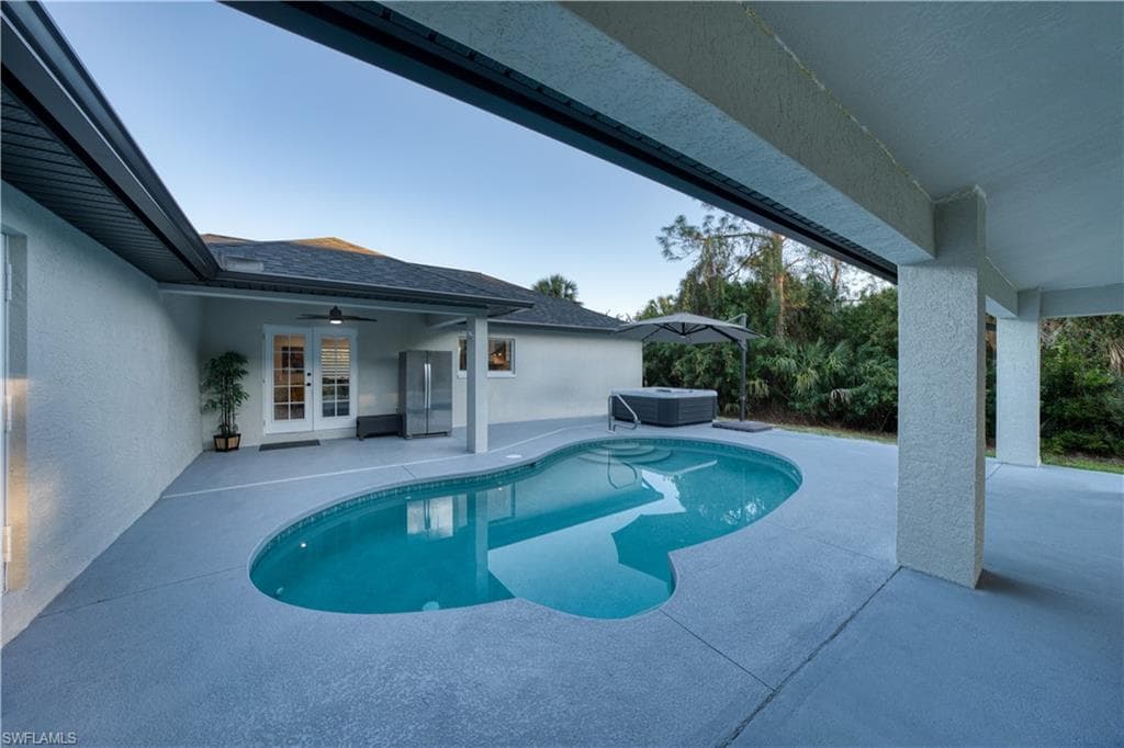 1011 9th St SW, Naples, FL 34117-28