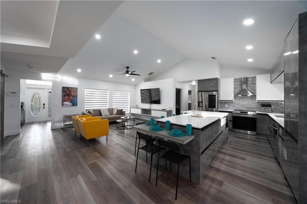 1011 9th St SW, Naples, FL 34117-2