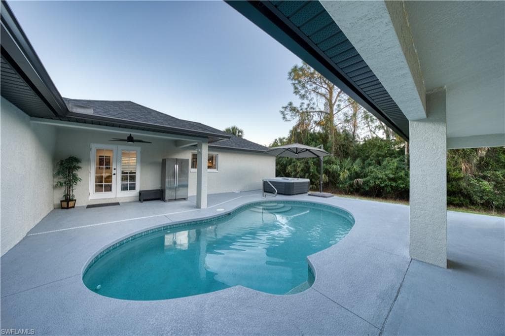 1011 9th St SW, Naples, FL 34117-48