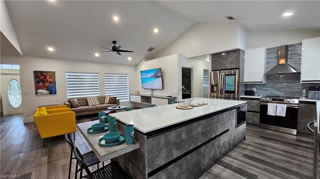 1011 9th St SW, Naples, FL 34117-8