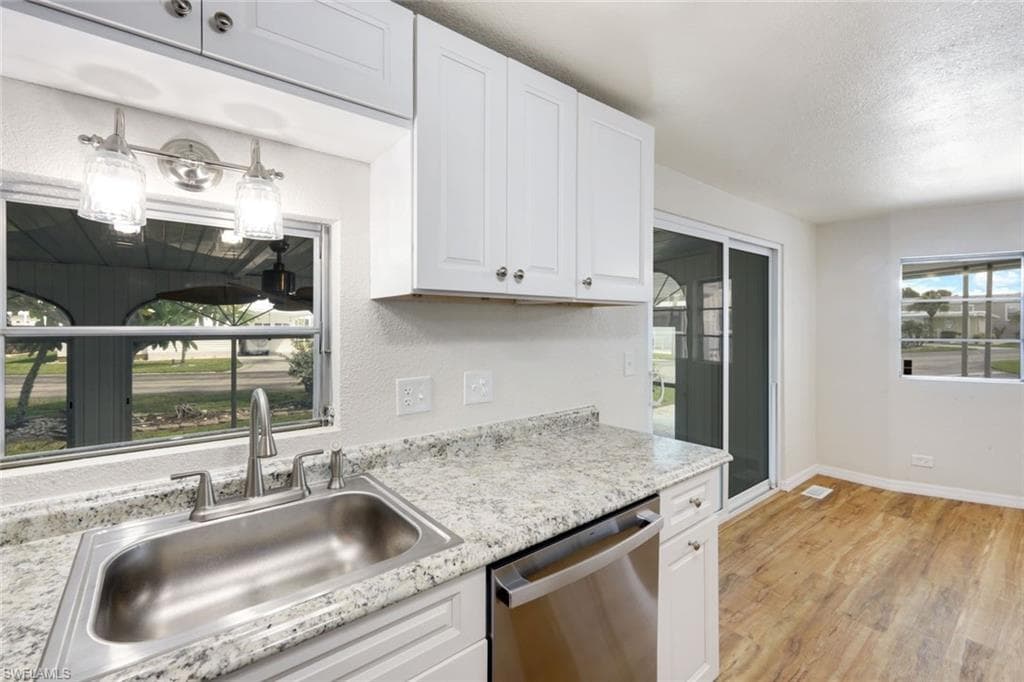 274 Yorkshire Ave, Fort Myers, FL 33908-9