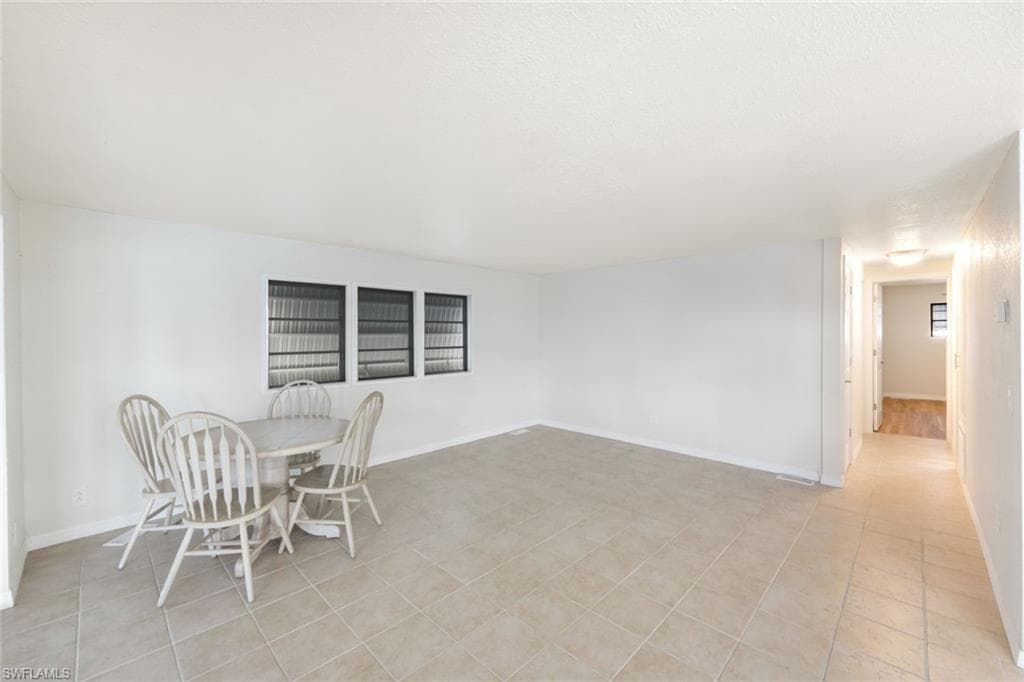 274 Yorkshire Ave, Fort Myers, FL 33908-17