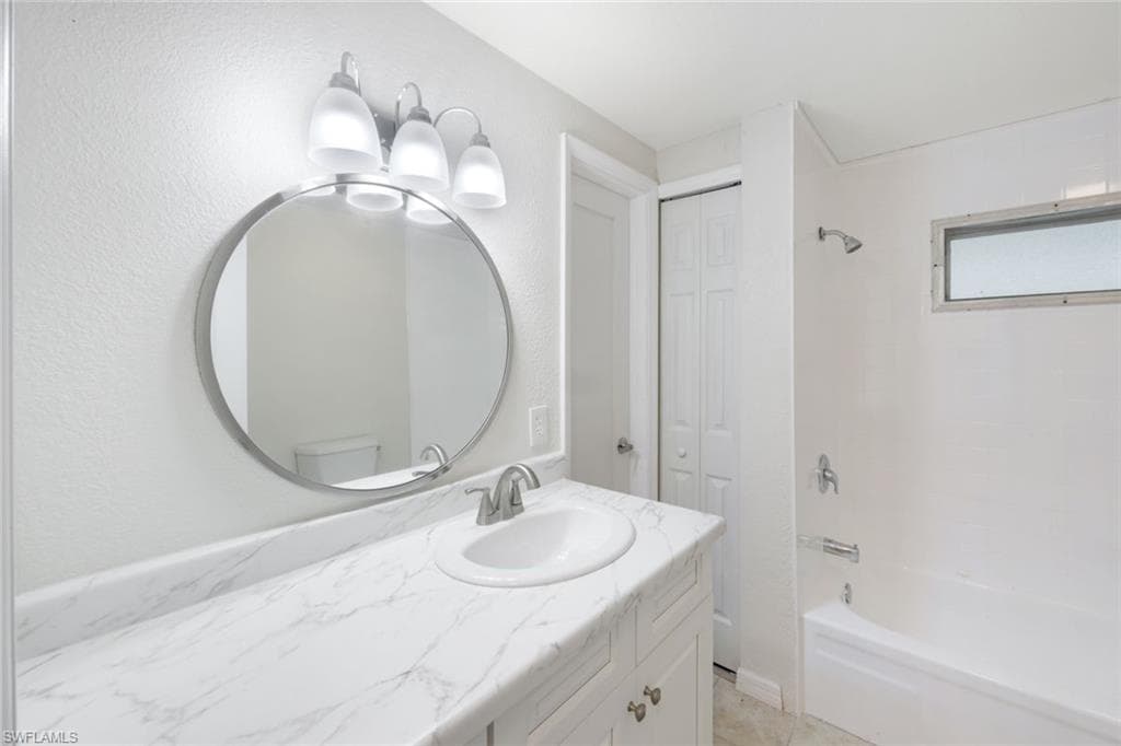 274 Yorkshire Ave, Fort Myers, FL 33908-24