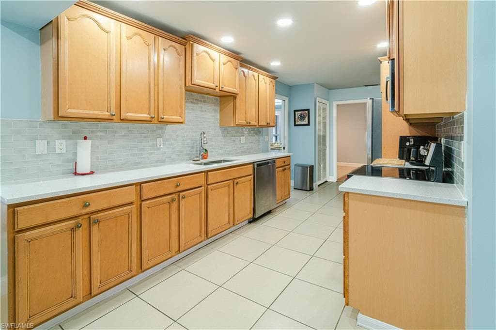 1107 21st Ave, Cape Coral, FL 33990-12