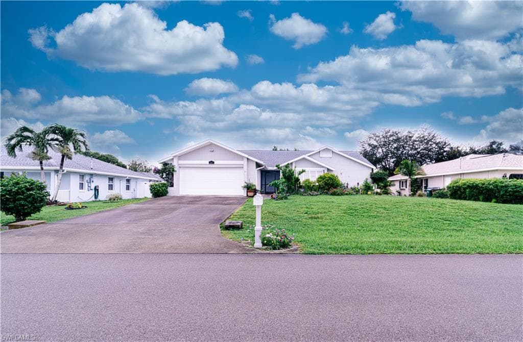1107 21st Ave, Cape Coral, FL 33990-1