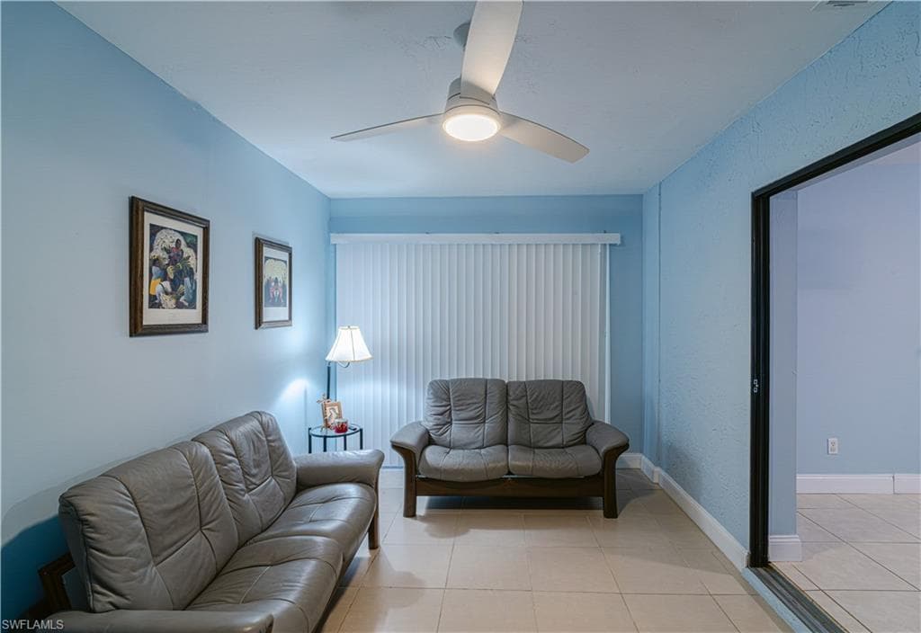 1107 21st Ave, Cape Coral, FL 33990-31