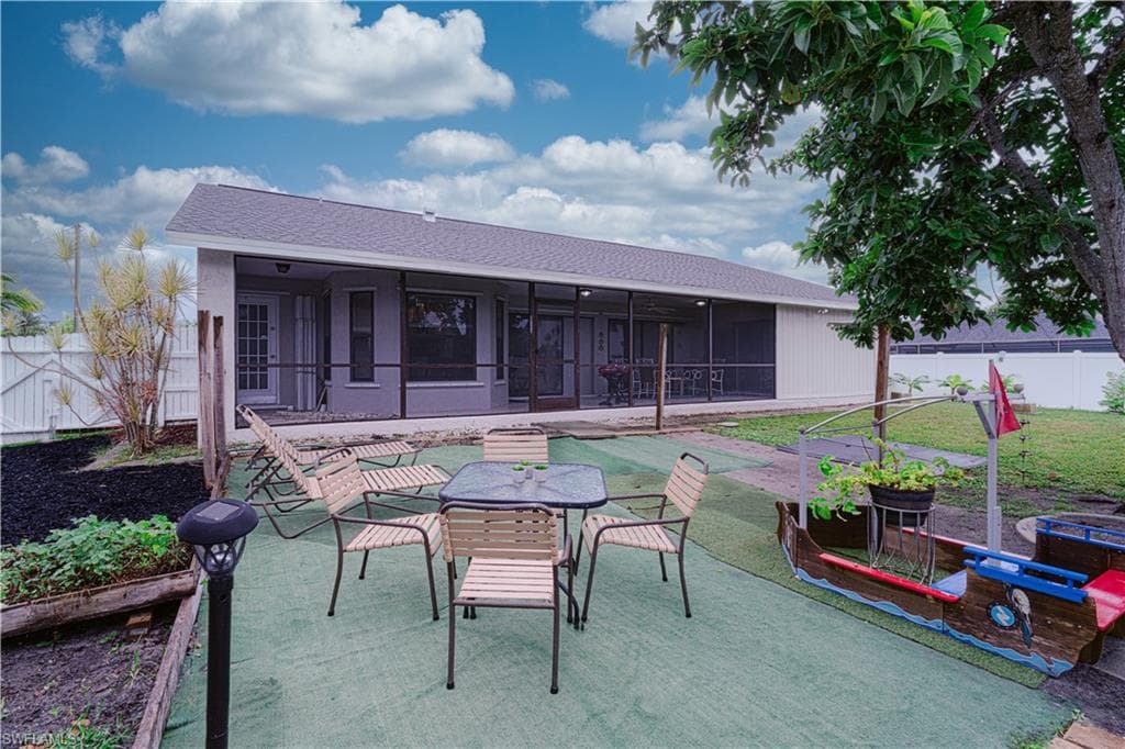 1107 21st Ave, Cape Coral, FL 33990-34