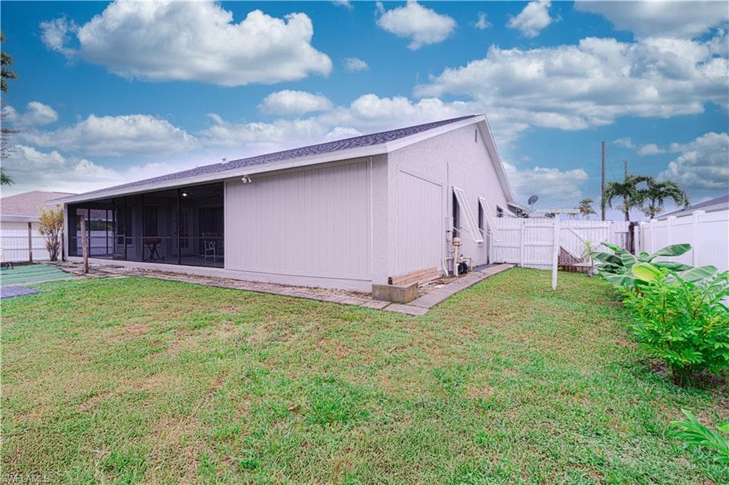 1107 21st Ave, Cape Coral, FL 33990-39