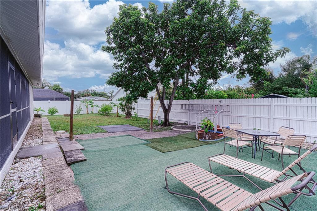 1107 21st Ave, Cape Coral, FL 33990-41