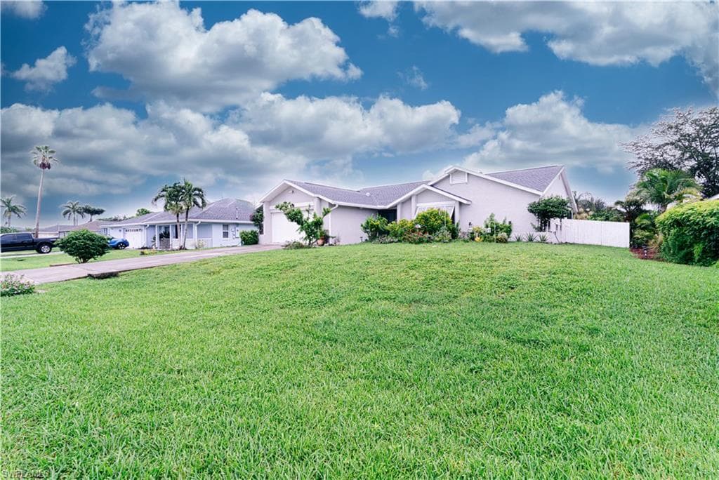 1107 21st Ave, Cape Coral, FL 33990-6