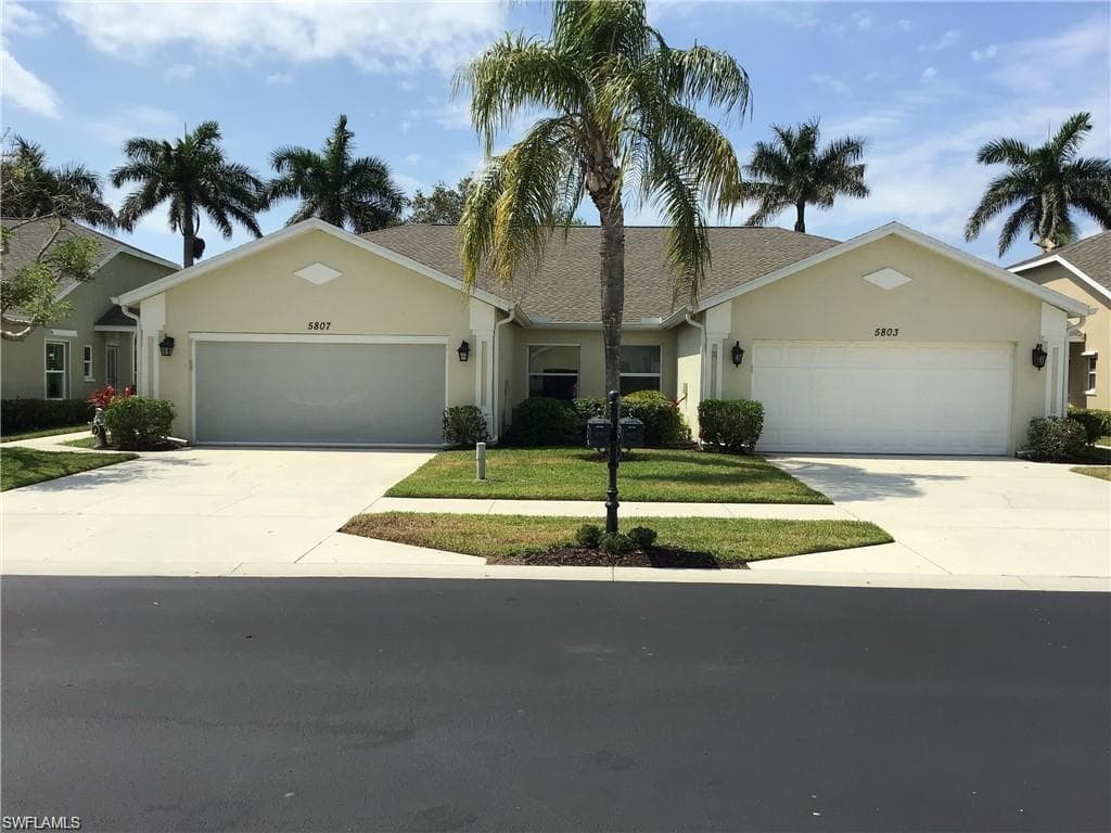 5803 Greenwood Cir 125, Naples, FL 34112-2