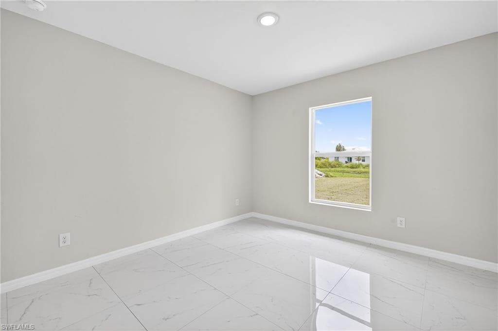 321 Ranier Ave, Lehigh Acres, FL 33974-21