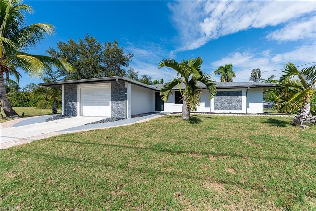 9793 Tonya Ct, Bonita Springs, FL 34135-3