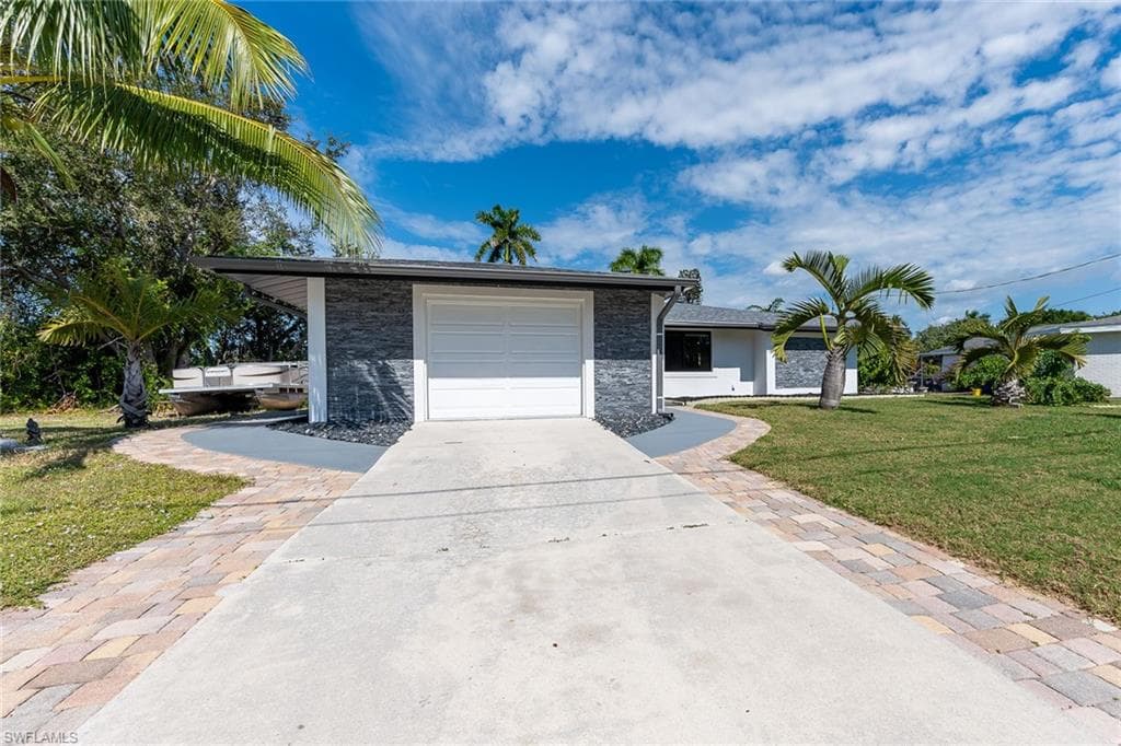 9793 Tonya Ct, Bonita Springs, FL 34135-4