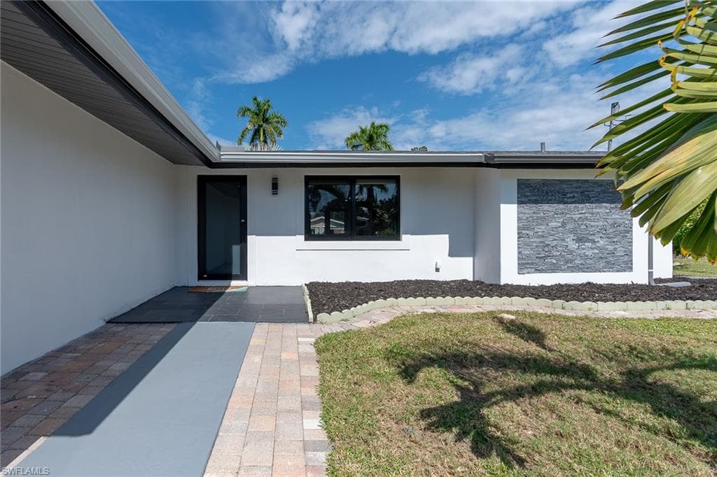 9793 Tonya Ct, Bonita Springs, FL 34135-5