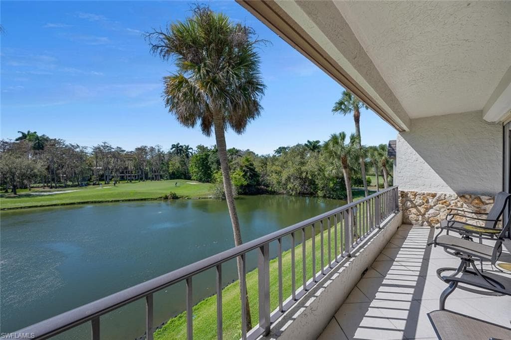 102 Clubhouse Dr 375, Naples, FL 34105-13