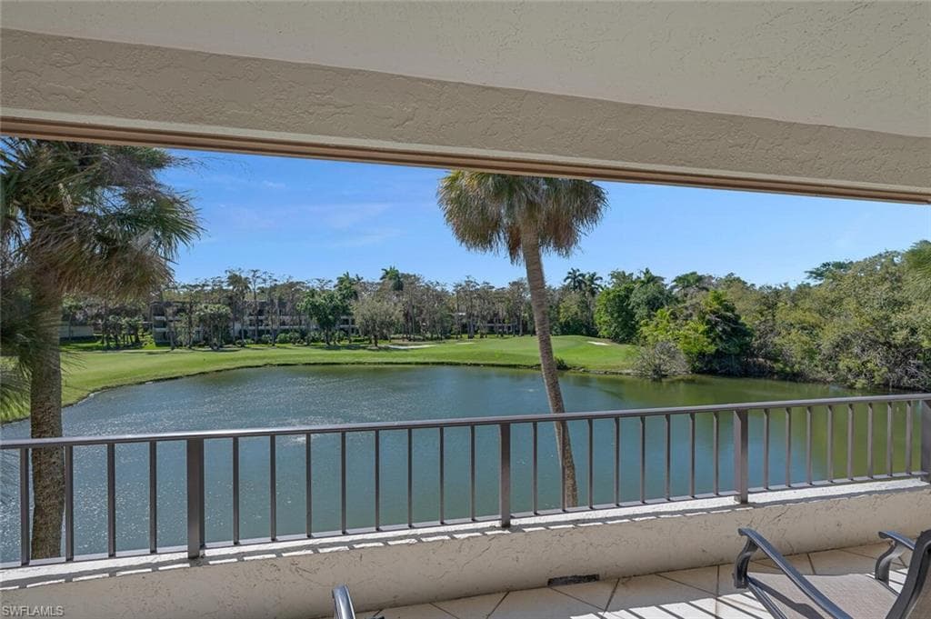 102 Clubhouse Dr 375, Naples, FL 34105-14