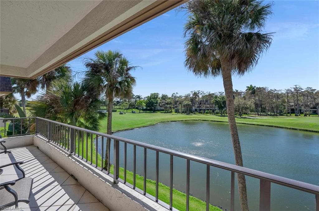 102 Clubhouse Dr 375, Naples, FL 34105-15