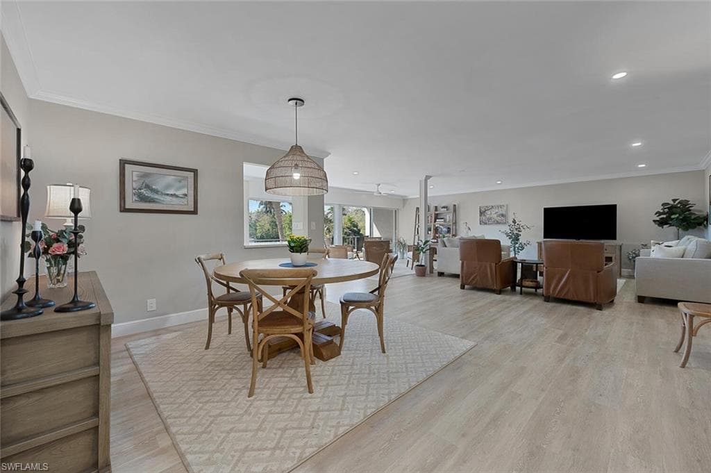 102 Clubhouse Dr 375, Naples, FL 34105-2