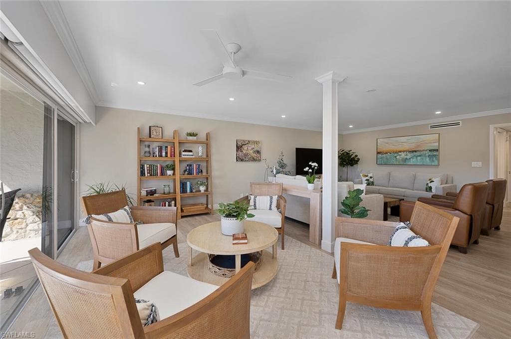 102 Clubhouse Dr 375, Naples, FL 34105-5