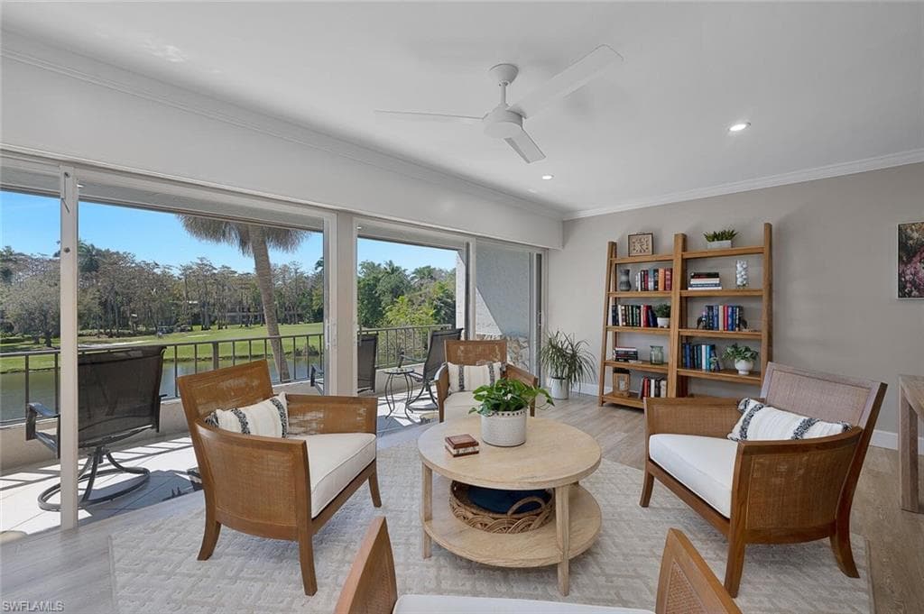 102 Clubhouse Dr 375, Naples, FL 34105-6