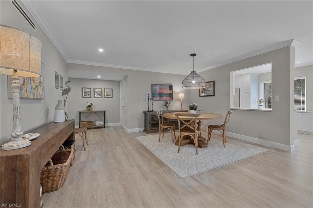 102 Clubhouse Dr 375, Naples, FL 34105-8