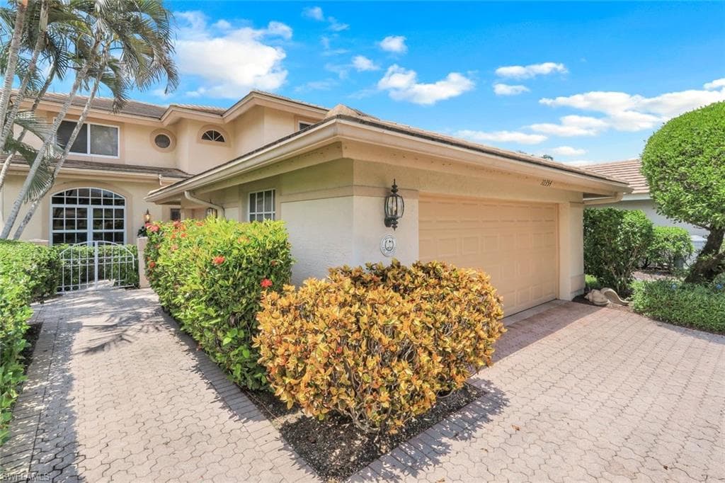 10354 Quail Crown Dr, Naples, FL 34119-19