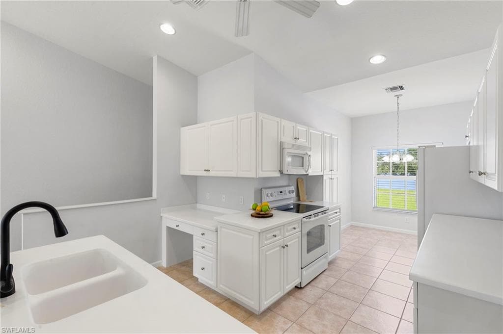 25050 Peacock Ln 201, Naples, FL 34114-7