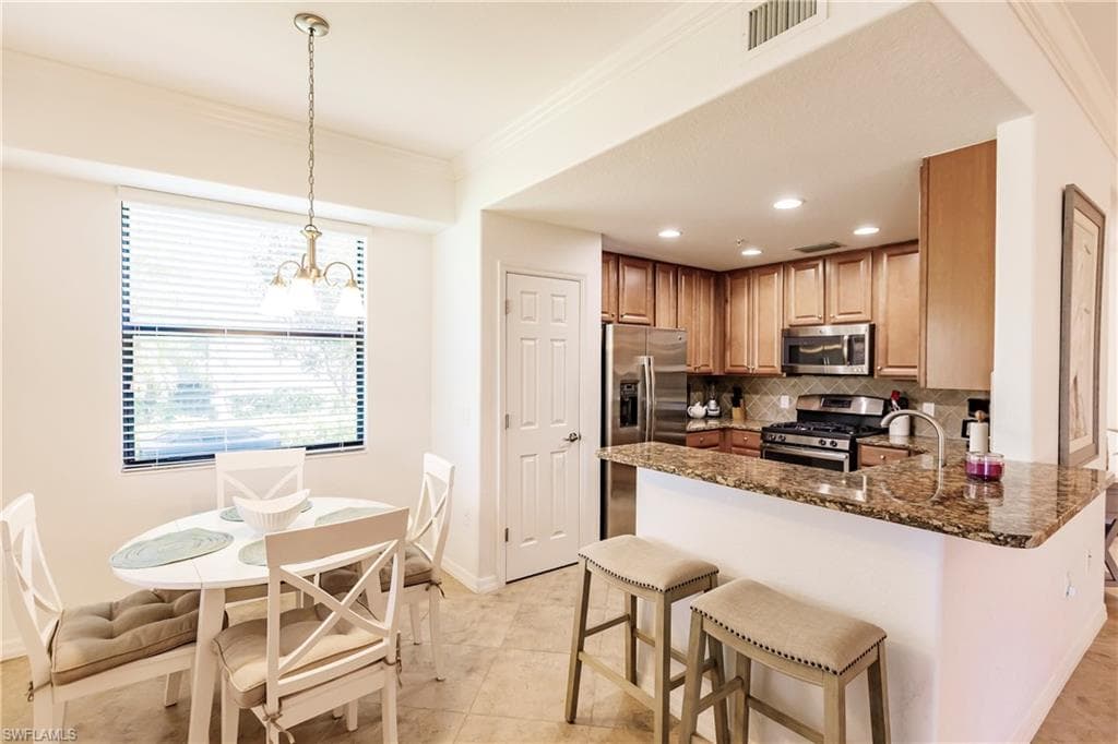 3157 Aviamar Cir 102, Naples, FL 34114-17