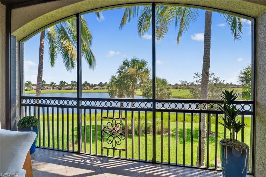3190 Serenity Ct 202, Naples, FL 34114-19