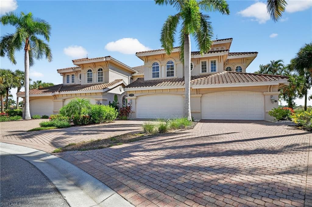 3190 Serenity Ct 202, Naples, FL 34114-2