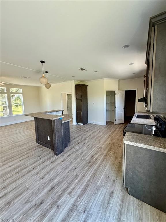4660 43rd Ave NE, Naples, FL 34120-20