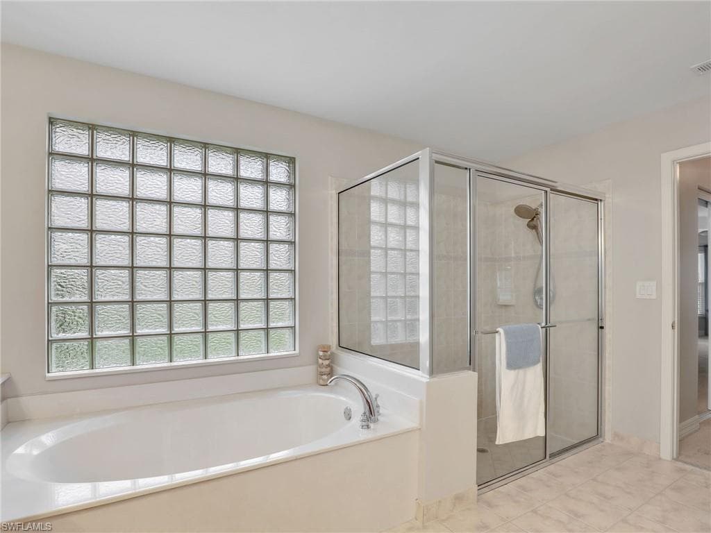 2446 Butterfly Palm Dr, Naples, FL 34119-33