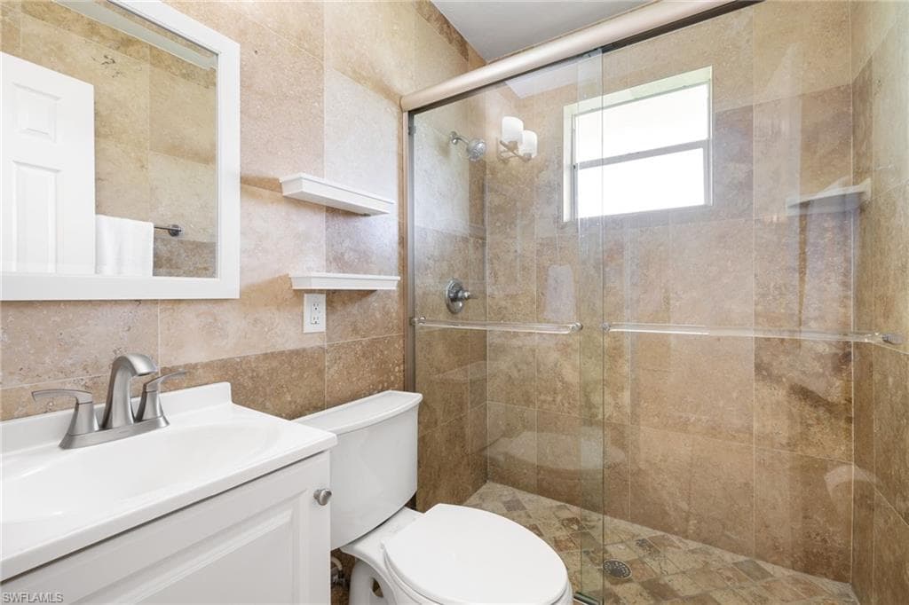 702 107th Ave N, Naples, FL 34108-16