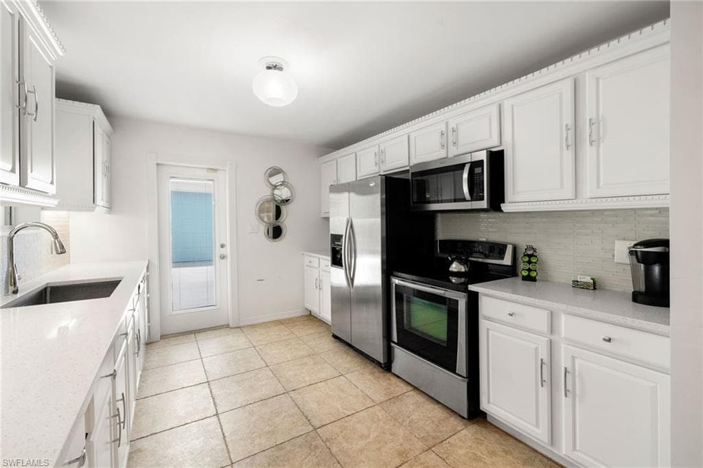 702 107th Ave N, Naples, FL 34108-22
