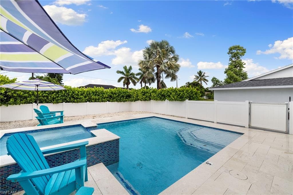 702 107th Ave N, Naples, FL 34108-30