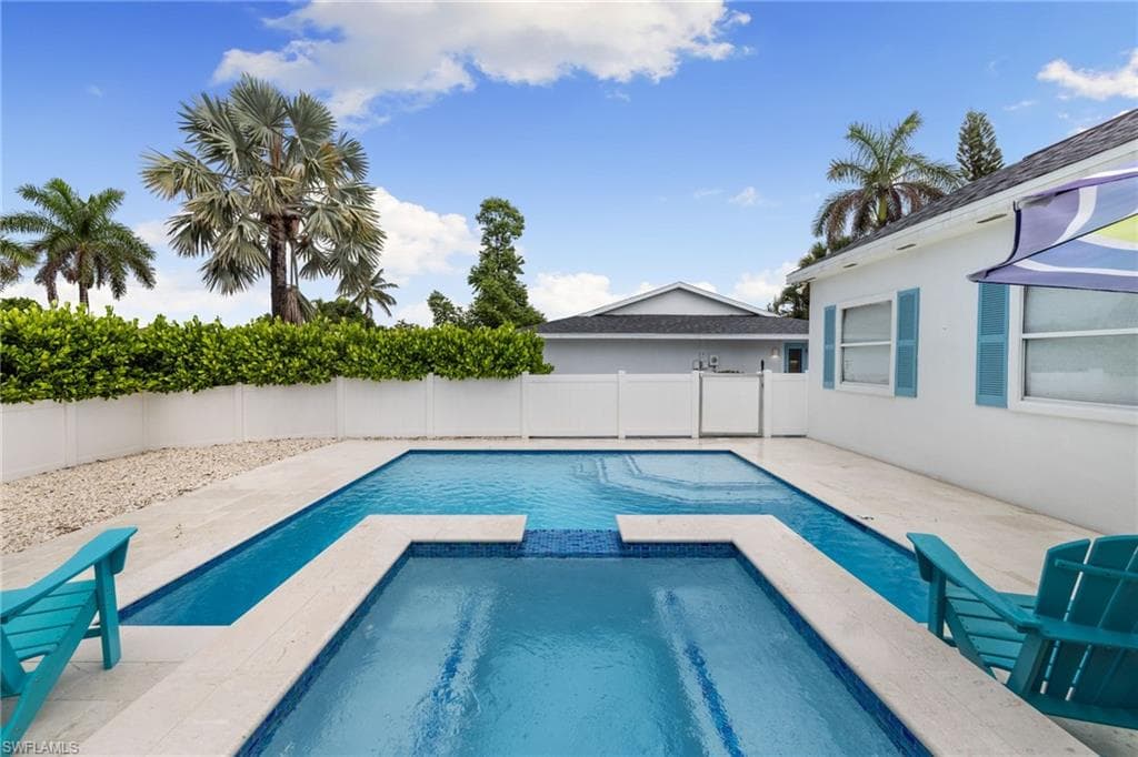 702 107th Ave N, Naples, FL 34108-32