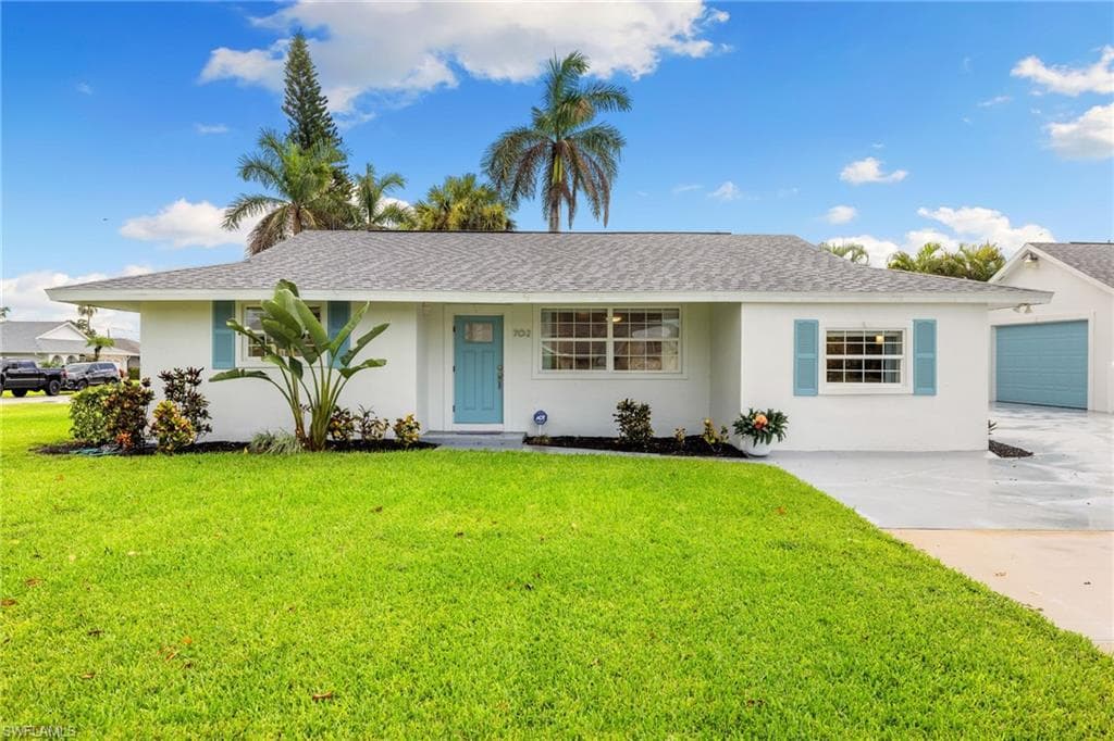 702 107th Ave N, Naples, FL 34108-3