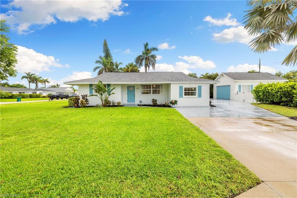 702 107th Ave N, Naples, FL 34108-39