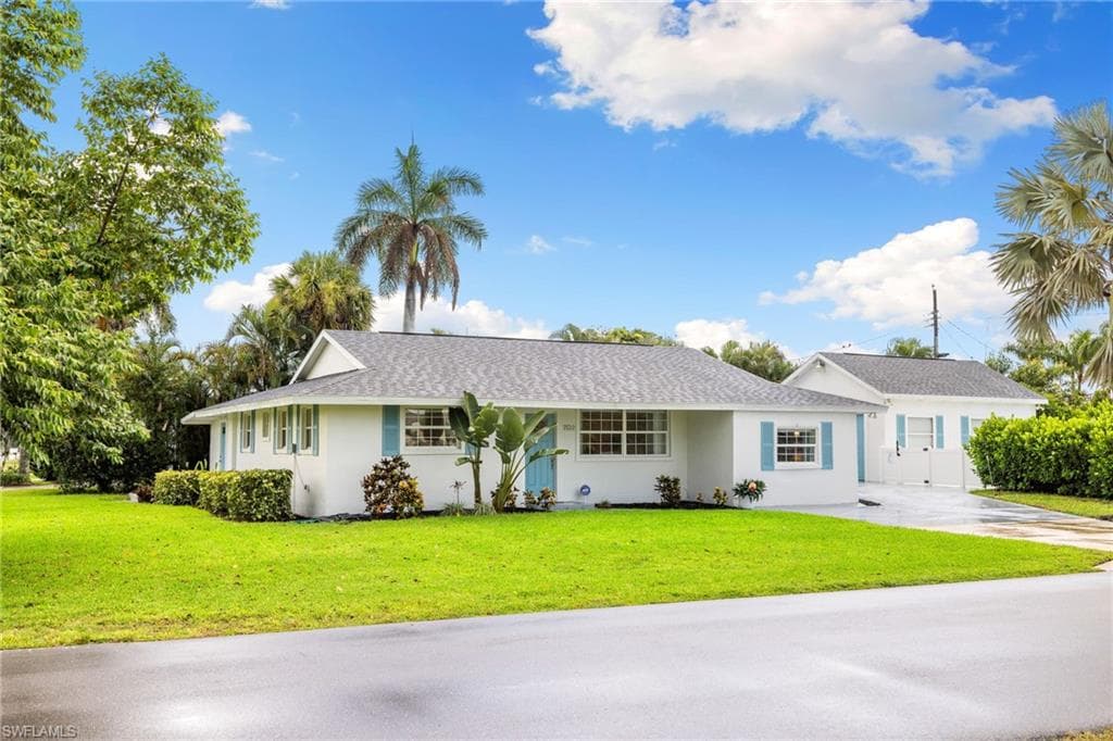 702 107th Ave N, Naples, FL 34108-40