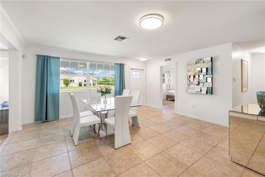 702 107th Ave N, Naples, FL 34108-5