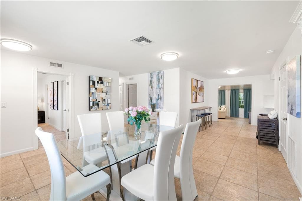 702 107th Ave N, Naples, FL 34108-6