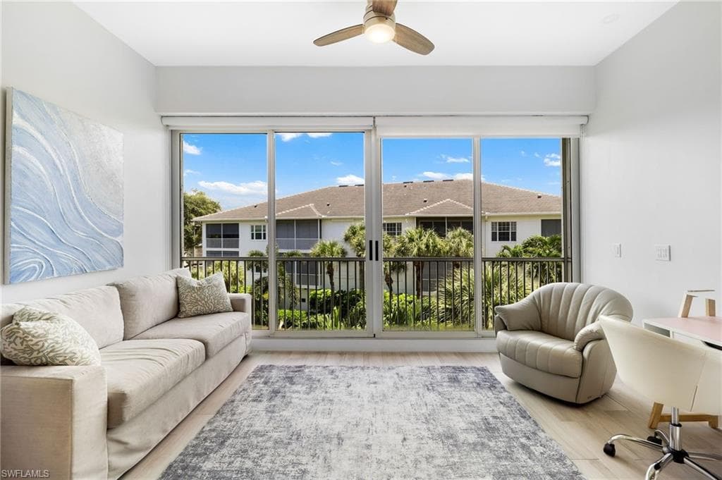 831 Sailaway Ln 202, Naples, FL 34108-12